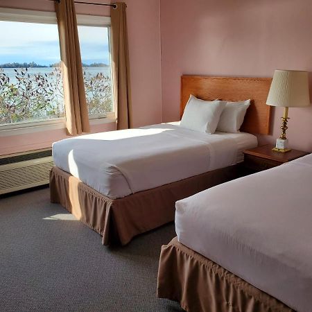 Thessalon Carolyn Beach Inn المظهر الخارجي الصورة