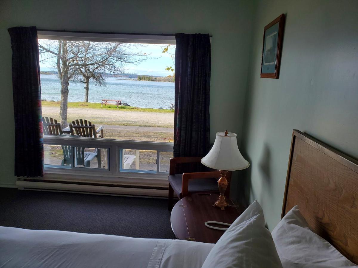 Thessalon Carolyn Beach Inn المظهر الخارجي الصورة
