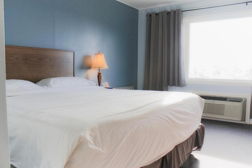 Thessalon Carolyn Beach Inn المظهر الخارجي الصورة