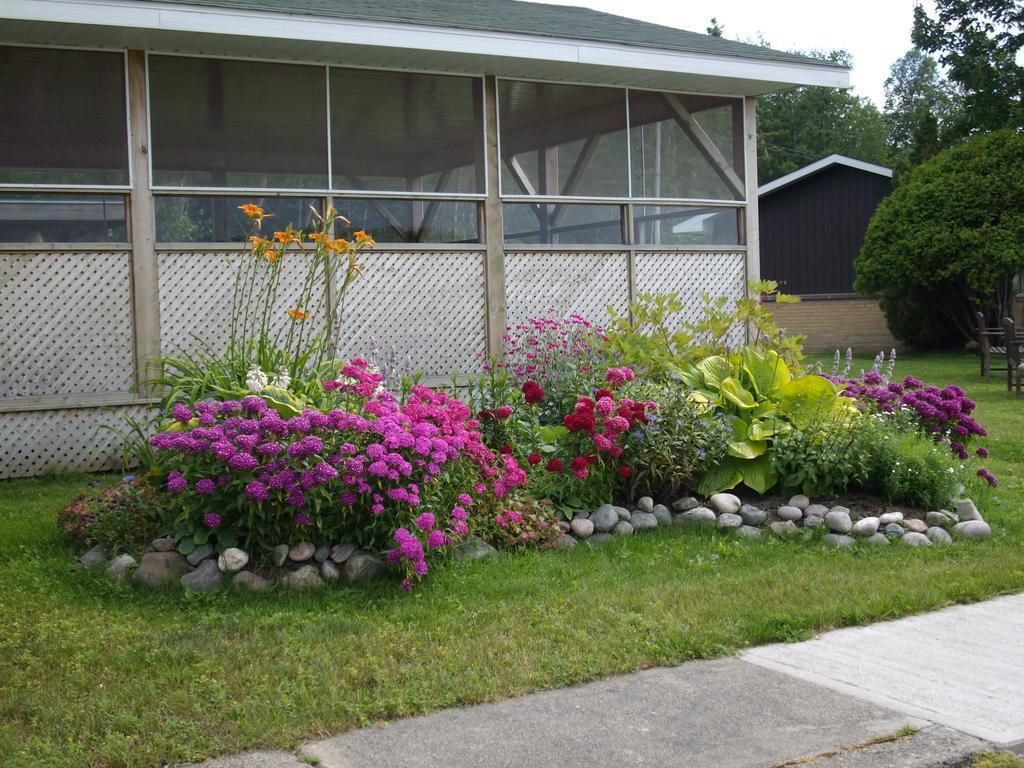 Thessalon Carolyn Beach Inn المظهر الخارجي الصورة