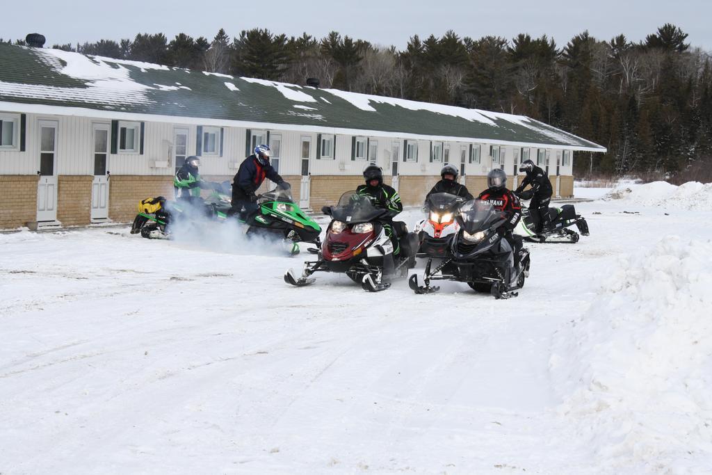 Thessalon Carolyn Beach Inn المظهر الخارجي الصورة